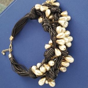 UNIQUE PEARL CHUNKY STATEMENT NECKLACE